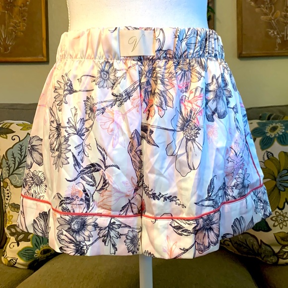 NEW Victorias Secret Silk Luxe Sleep Shorts size Small - Picture 6 of 17